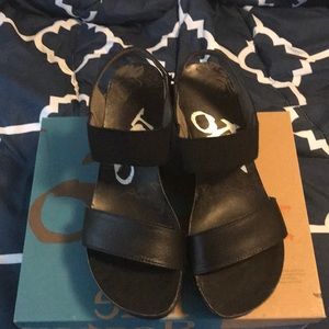 OTBT black wedges